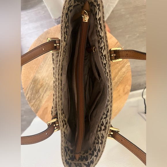 Michael Kors Jet Set MD PKT MF Tote - NWT - Picture 11 of 11